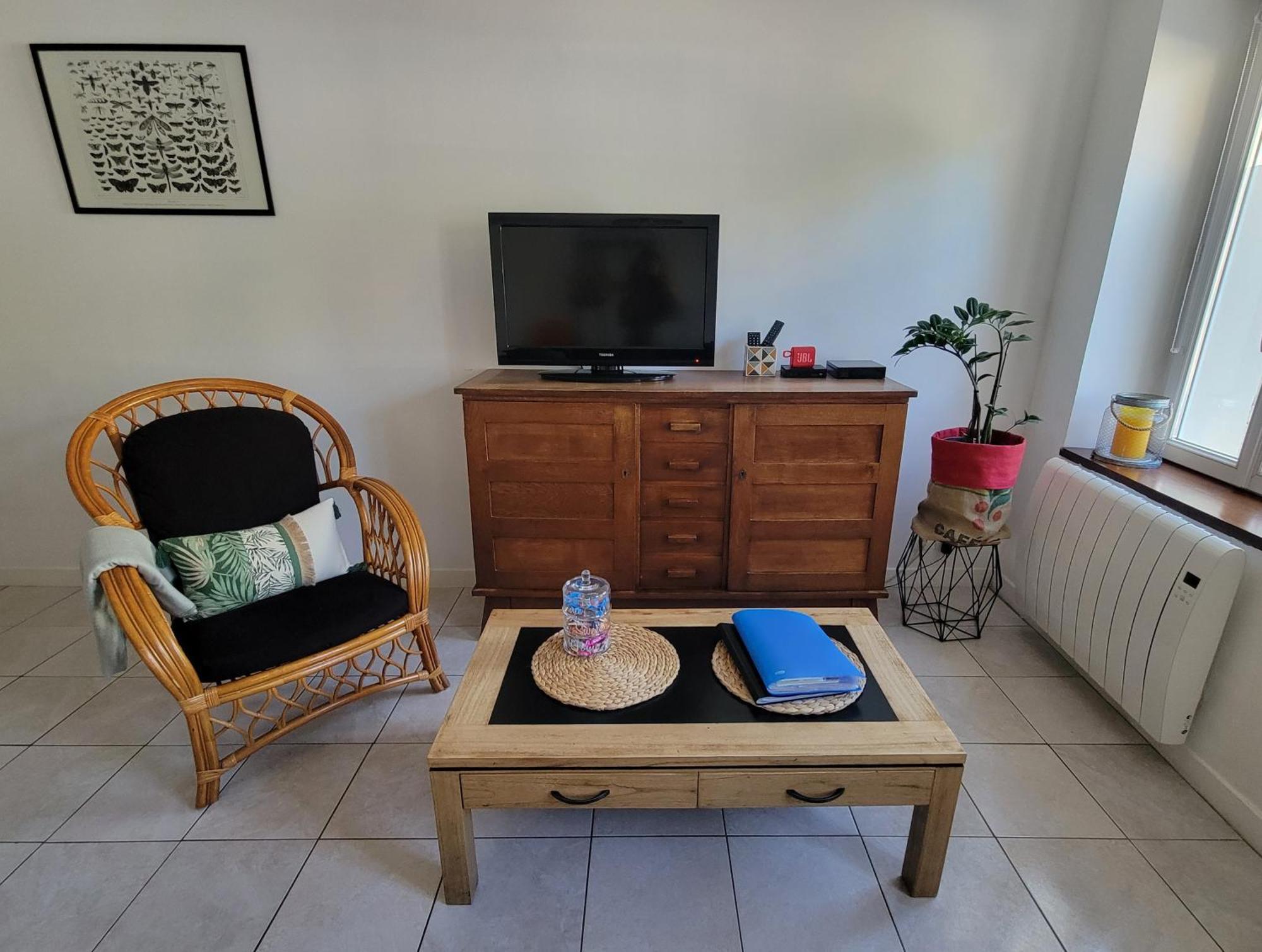 Appartement Avec Terrasse Gaillon Exterior photo
